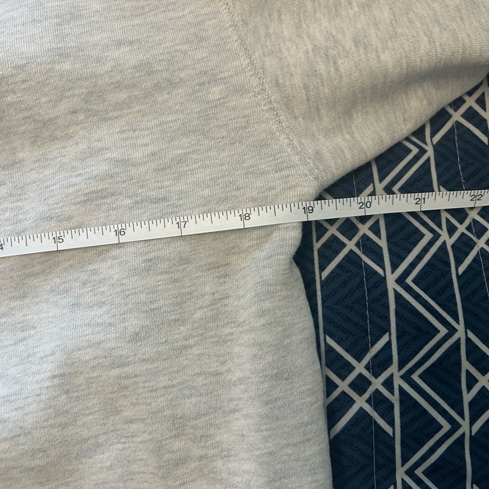 Lucky Brand Light Gray Crewneck Sweatshirt with Black LUCKY Logo - Picture 3 of 8